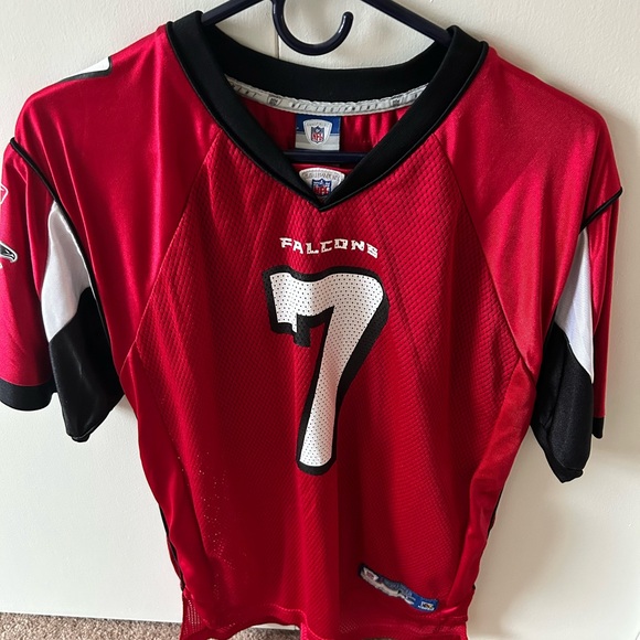 Red Falcons Jersey with Number 7 (Vick) Kids XL - Picture 1 of 2